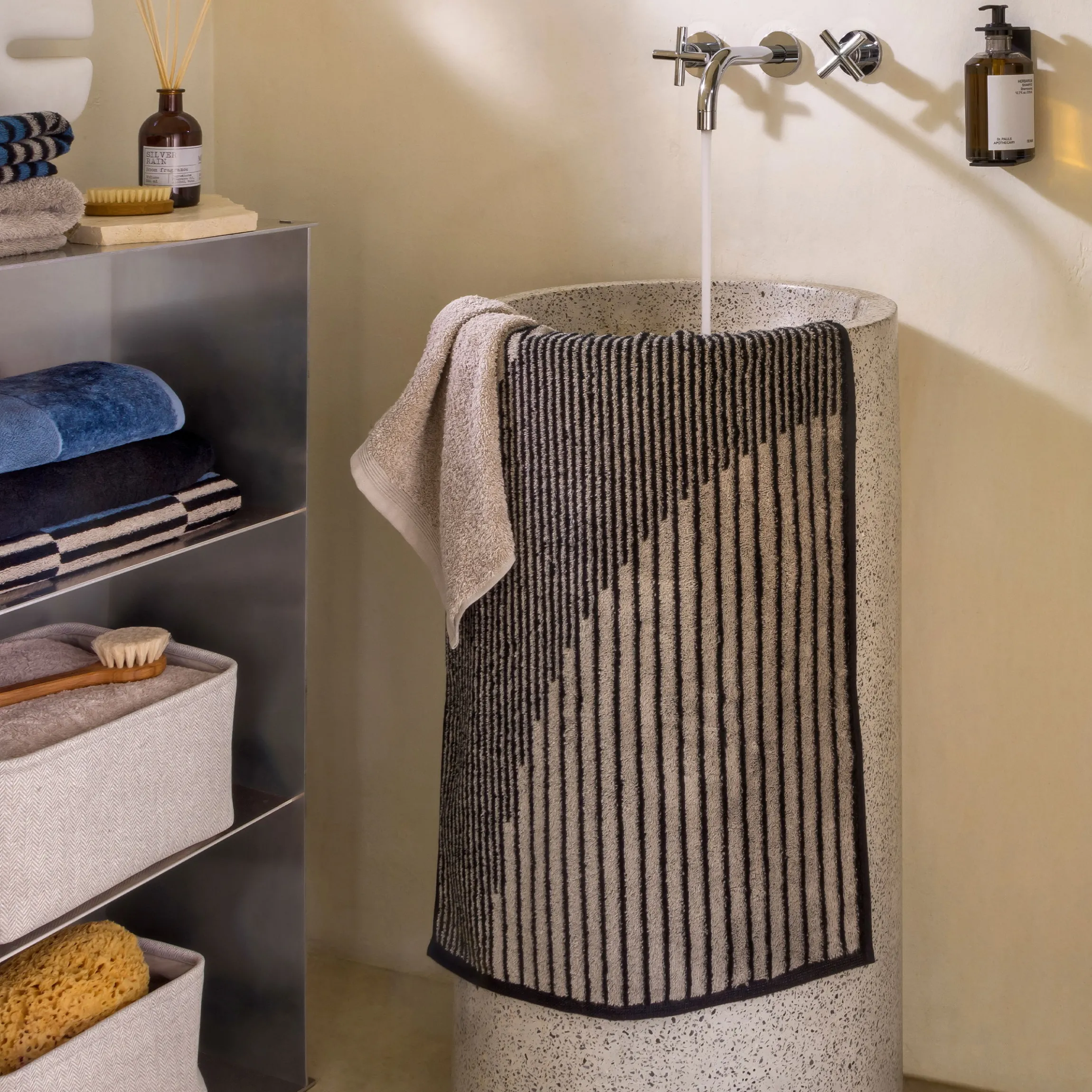 Illusions Duschtuch 67X140 cm(cashmere/black)