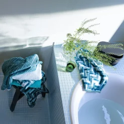 Tide Duschtuch 67X140 cm(deep lake/turquoise)